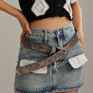 Vintage-Style Western Belt | Rustic Neutral w/‎ Buckle & Embossed Detail